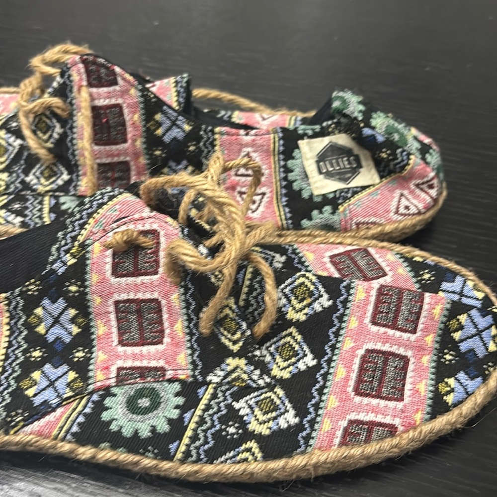 Ollies Handcrafted Colorful Patterned Unisex Shoes